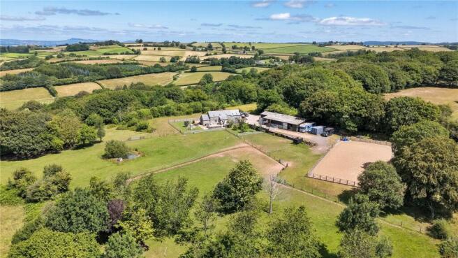 4 bed property, in Earlswood, £900,000