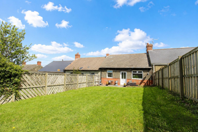 2 bed property, in Third Street, £75,000