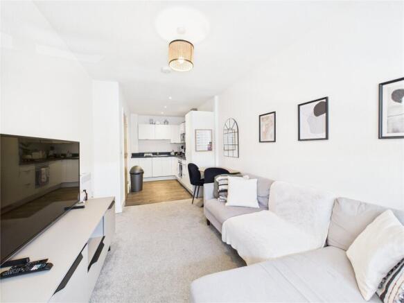 1 bed property, in Manor Road, £146,000
