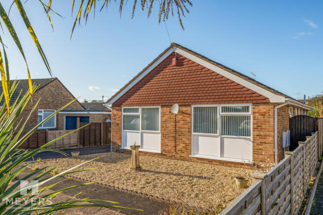 3 bed property, in Elmhurst Way, £375,000