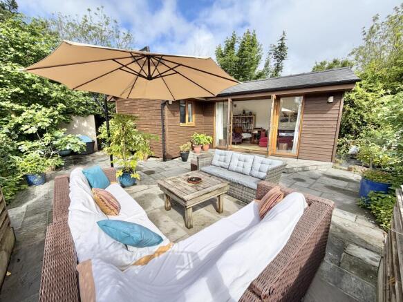 3 bed property, in Pill Parks Way, £350,000