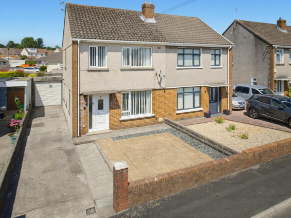 3 bed property, in Davies Avenue, £210,000