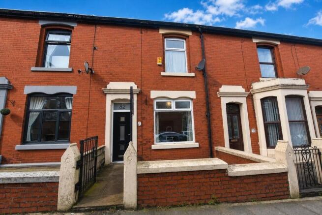 2 bed property, in Marlton Road, £120,000