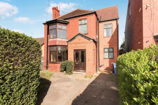 5 bed property, in High Greave, £450,000