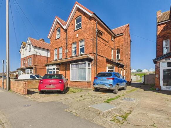 5 bed property, in Trusthorpe Road, £295,000