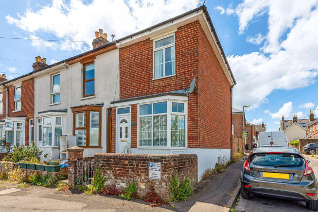 2 bed property, in Palmers Road, £275,000