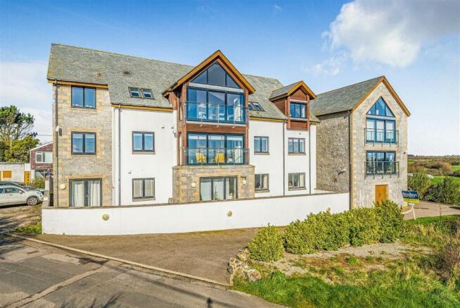 2 bed property, in Kuggar, £325,000