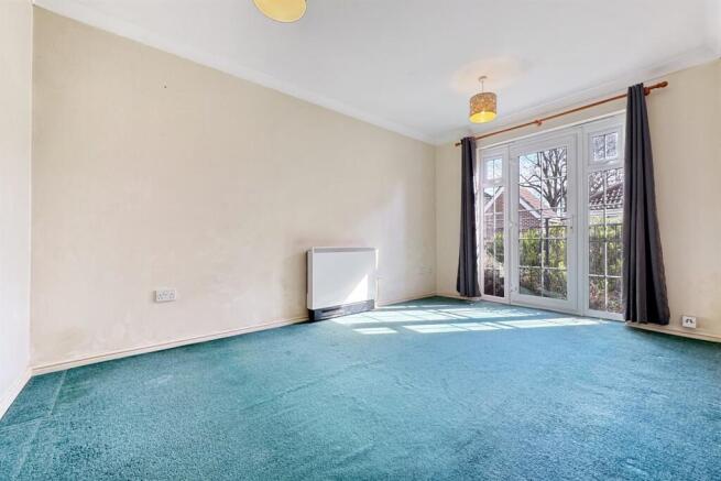 2 bed property, in 2 bedroom Ground Floor Flat in Chichester, £185,000