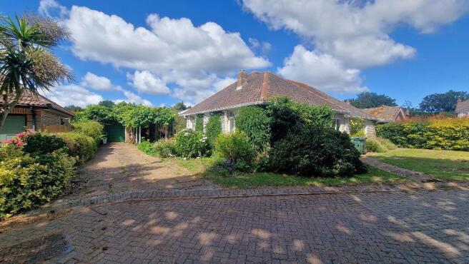 4 bed property, in St Lukes Drive, £695,000