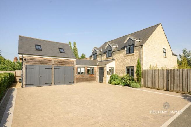 4 bed property, in Cold Overton Road, £850,000