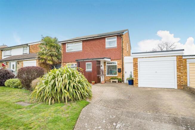 3 bed property, in Cheriton Avenue, £775,000