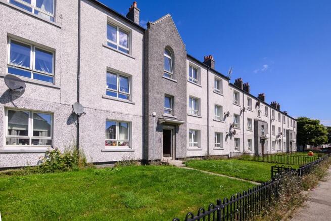 2 bed property, in Tullos Place, £63,000
