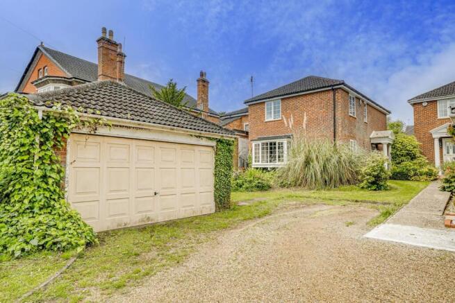 3 bed property, in Stoke Road, £575,000