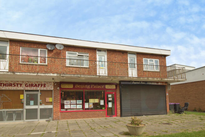 2 bed property, in Manor Way, £89,995
