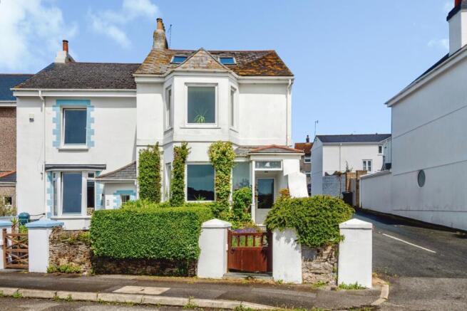 3 bed property, in Marine Drive, £370,000