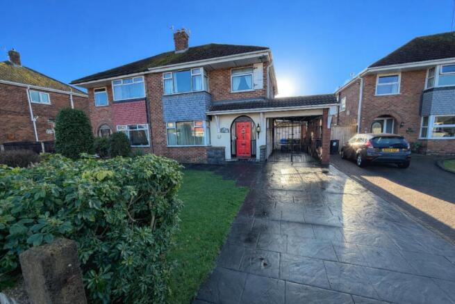 3 bed property, in Clive Avenue, £250,000