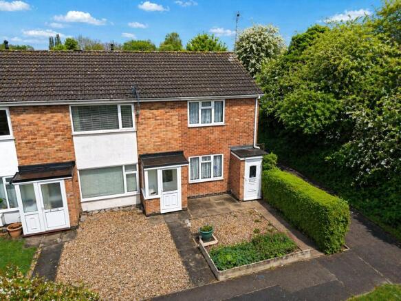 2 bed property, in Newbold Close, £160,000