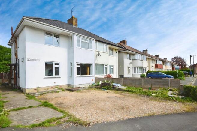 2 bed property, in Gilda Close, £185,000
