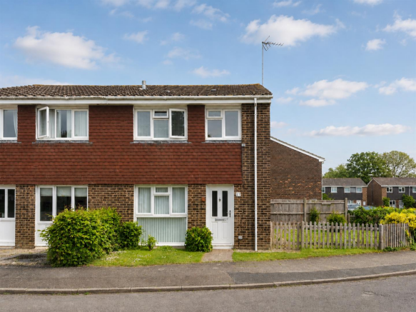 3 bed property, in The Hawthorns, £370,000