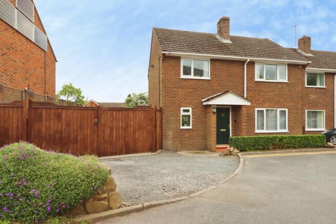 3 bed property, in Highfield, £250,000