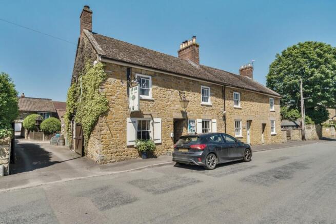2 bed property, in South Street, £450,000