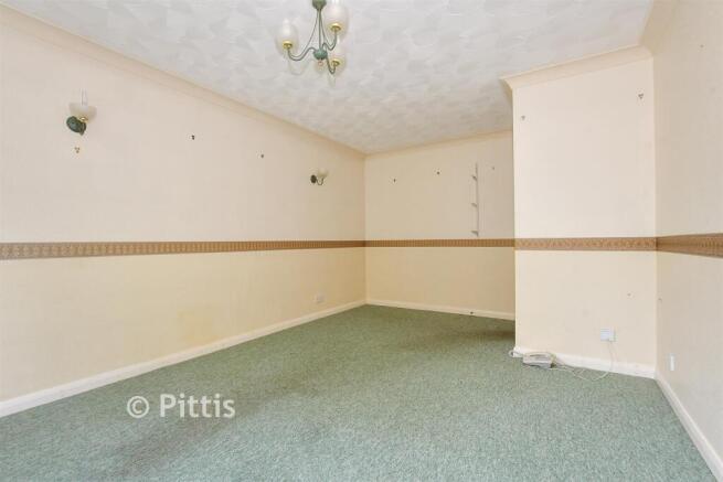2 bed property, in Royal Crescent, £105,000