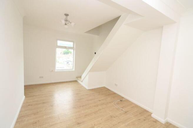 1 bed property, in Alexandra Road, £120,000