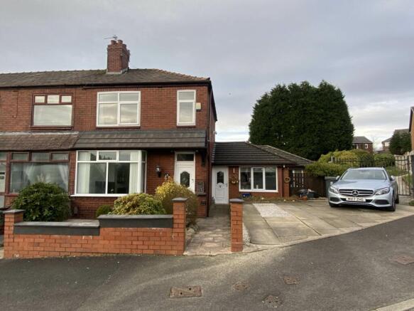 5 bed property, in Seville Street, £330,000