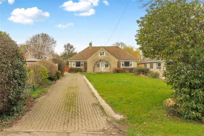 2 bed property, in Broughton Road, £475,000