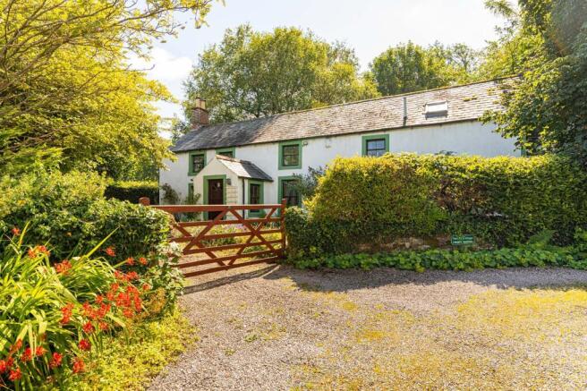 4 bed property, in Smithy Cottage, £450,000