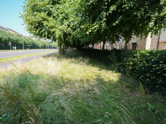 Land, in Land At Kings Inch Road, £9,000