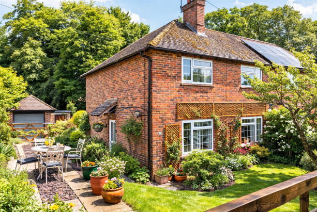 3 bed property, in Oak Tree Cottages, £475,000