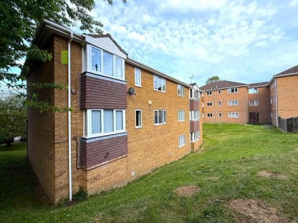 2 bed property, in Bond Road, £180,000