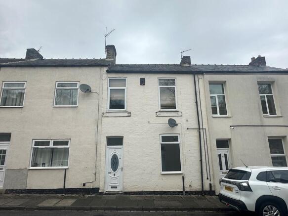2 bed property, in Dublin Street, £65,000