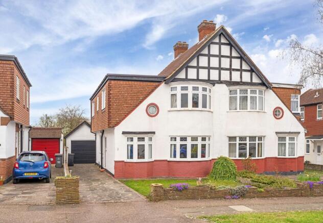 4 bed property, in Sylvan Way, £715,000