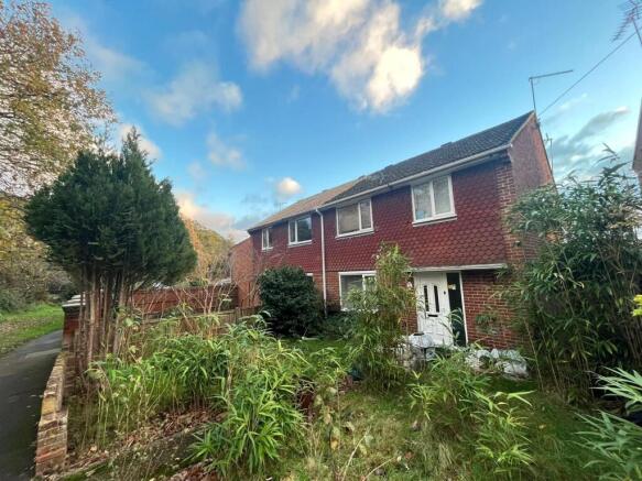 3 bed property, in Ash Hill Road, £375,000