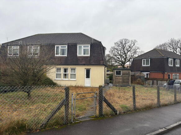 3 bed property, in Dolawel, £125,000