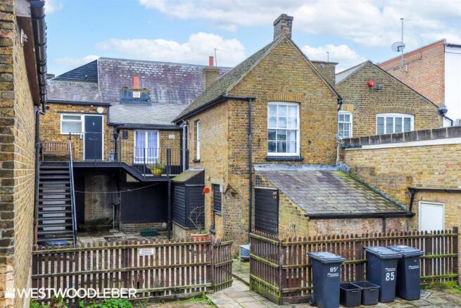 2 bed property, in High Street, £225,000