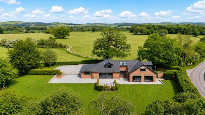 4 bed property, in Bonis Hall Lane, £1,695,000