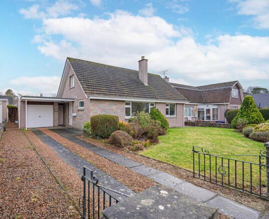 2 bed property, in Lawhead Road West, £425,000