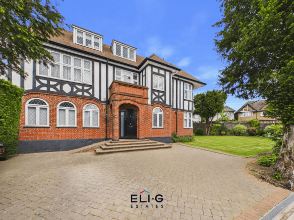 7 bed property, in Grosvenor Gardens NW11, £2,295,000