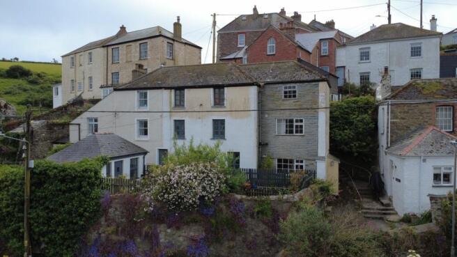 5 bed property, in River Terrace, £200,000