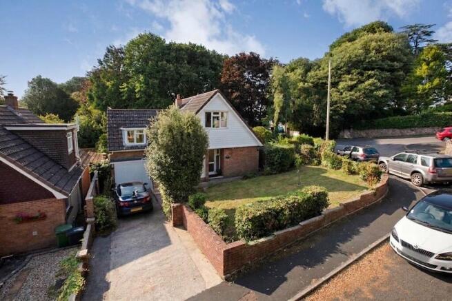 4 bed property, in East Cliff Close, £399,975