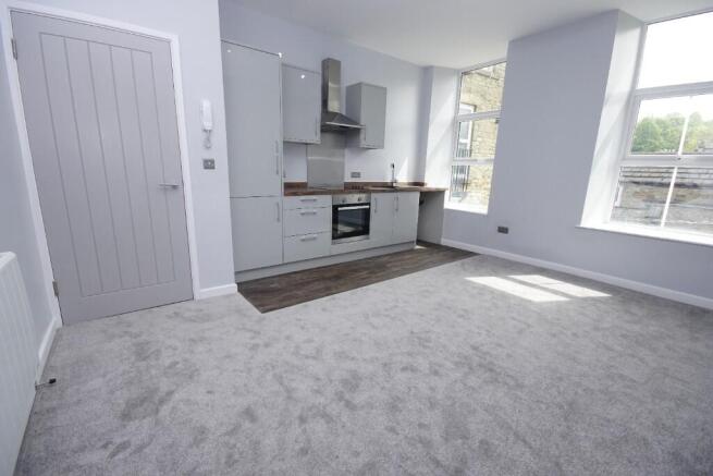1 bed property, in Flat at High St West, £100,000