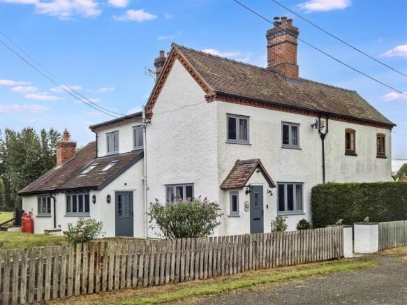 3 bed property, in Felhampton, £600,000