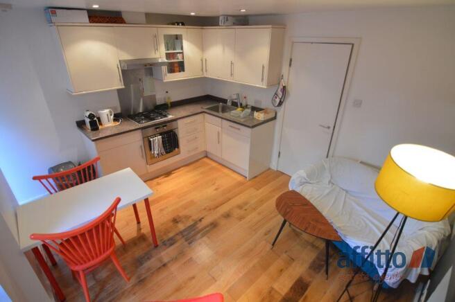 1 bed property, in Modbury Gardens, £380,000