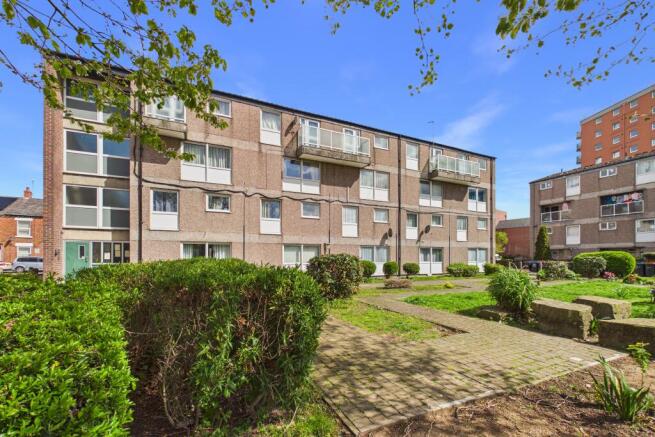 3 bed property, in 36 Carter Street, £100,000