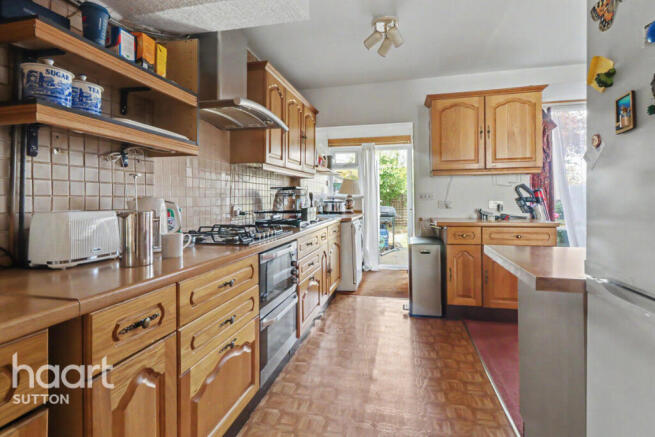 4 bed property, in Matlock Crescent, £550,000