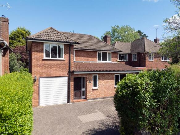 3 bed property, in Elm Bank Close, £700,000