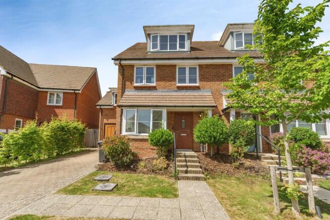 5 bed property, in Little Pithfield, £700,000